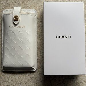 CHANEL White Quilted Phone Holder with Chain